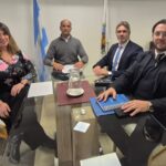 Firmaron el contrato para instalar dos cajeros automáticos en la terminal de La Toma